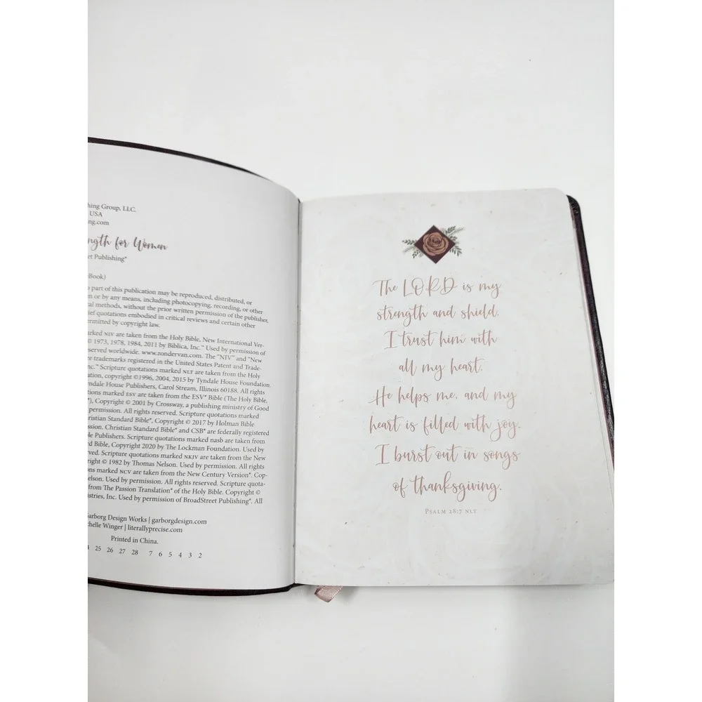 Daily‎ Strength for Women 365 Day Devotional BroadStreet Publishing Faux Leather